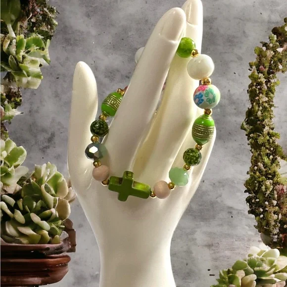 Cross bracelet - Picture 1 of 3